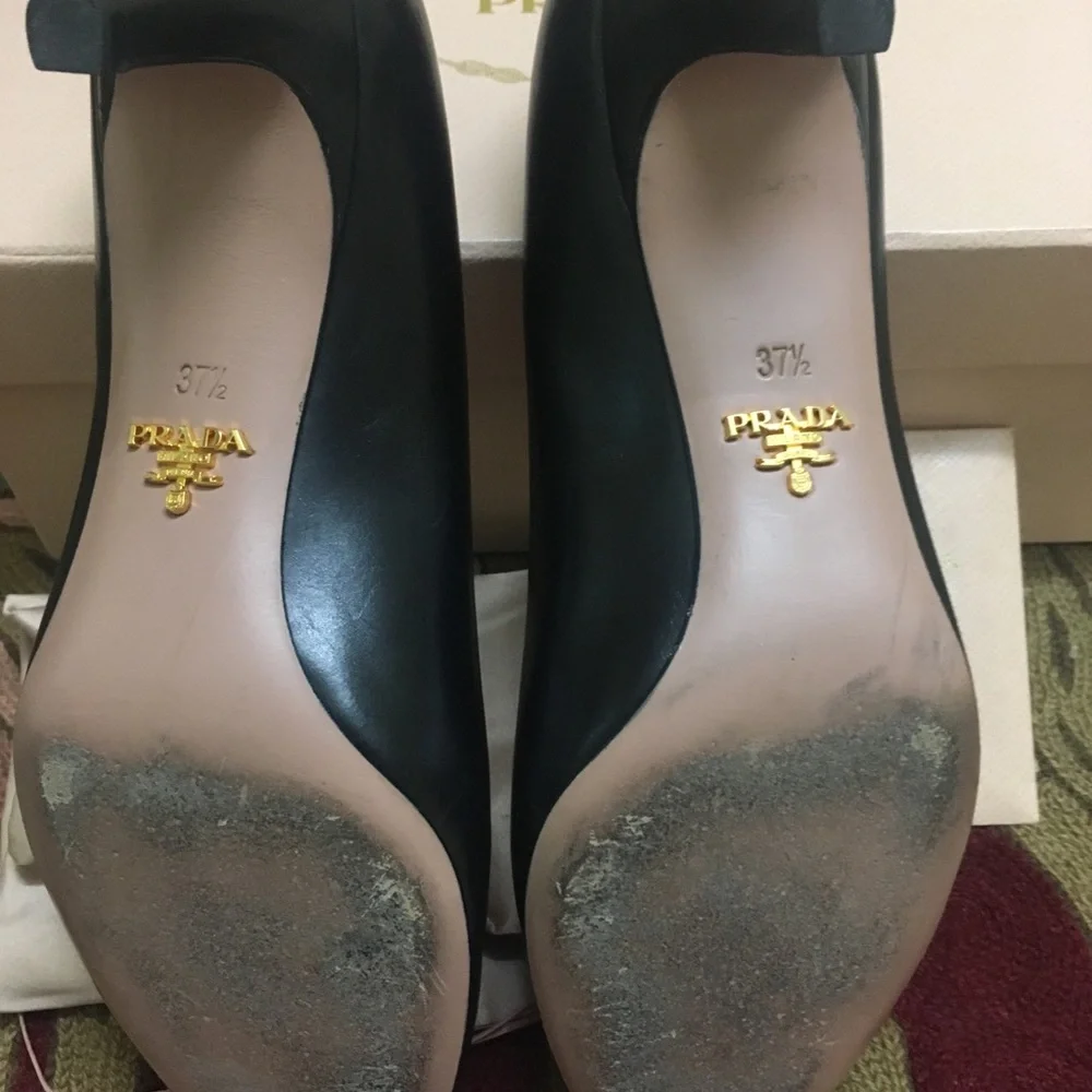 Authentic Prada Court Shoes/Pumps in black - Picture 7 of 11